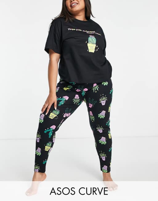 ASOS DESIGN Curve - Kerstmis - Pyjamaset met T-shirt en legging met 'Doesn't Succ'-print in zwart