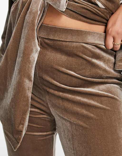 ASOS DESIGN Curve - Kick flare-pantalon van fluweel in nertskleur, 2 van 4