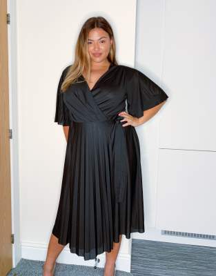 black wrap dress curve