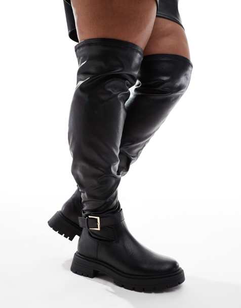 ASOS DESIGN Curve – Kirby – Flache Overknee-Stiefel in Schwarz mit Schnallendetail - view 1