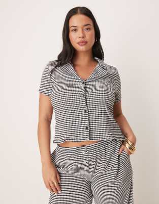 ASOS DESIGN Curve - Knapp geschnittene Hemdbluse in Schwarz-Weiß mit Vichy-Karo und Reverskragen, Kombiteil-Bunt