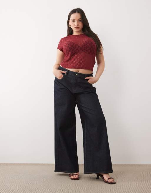 ASOS DESIGN Curve – Knapp geschnittenes T-Shirt aus Spitze in Dunkelrot, 3 von 4