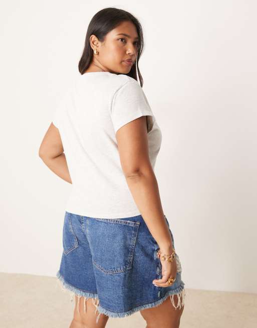 ASOS DESIGN Curve – Knapp geschnittenes T-Shirt in eisweiß meliert mit Granatapfel-Print, 4 von 4