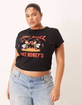 ASOS DESIGN Curve - Knapp geschnittenes T-Shirt in Schwarz mit Bienen-Print
