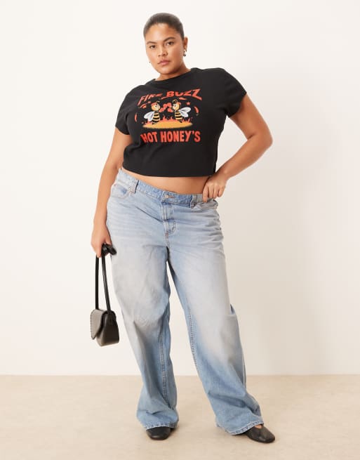 ASOS DESIGN Curve – Knapp geschnittenes T-Shirt in Schwarz mit Bienen-Print, 2 von 4