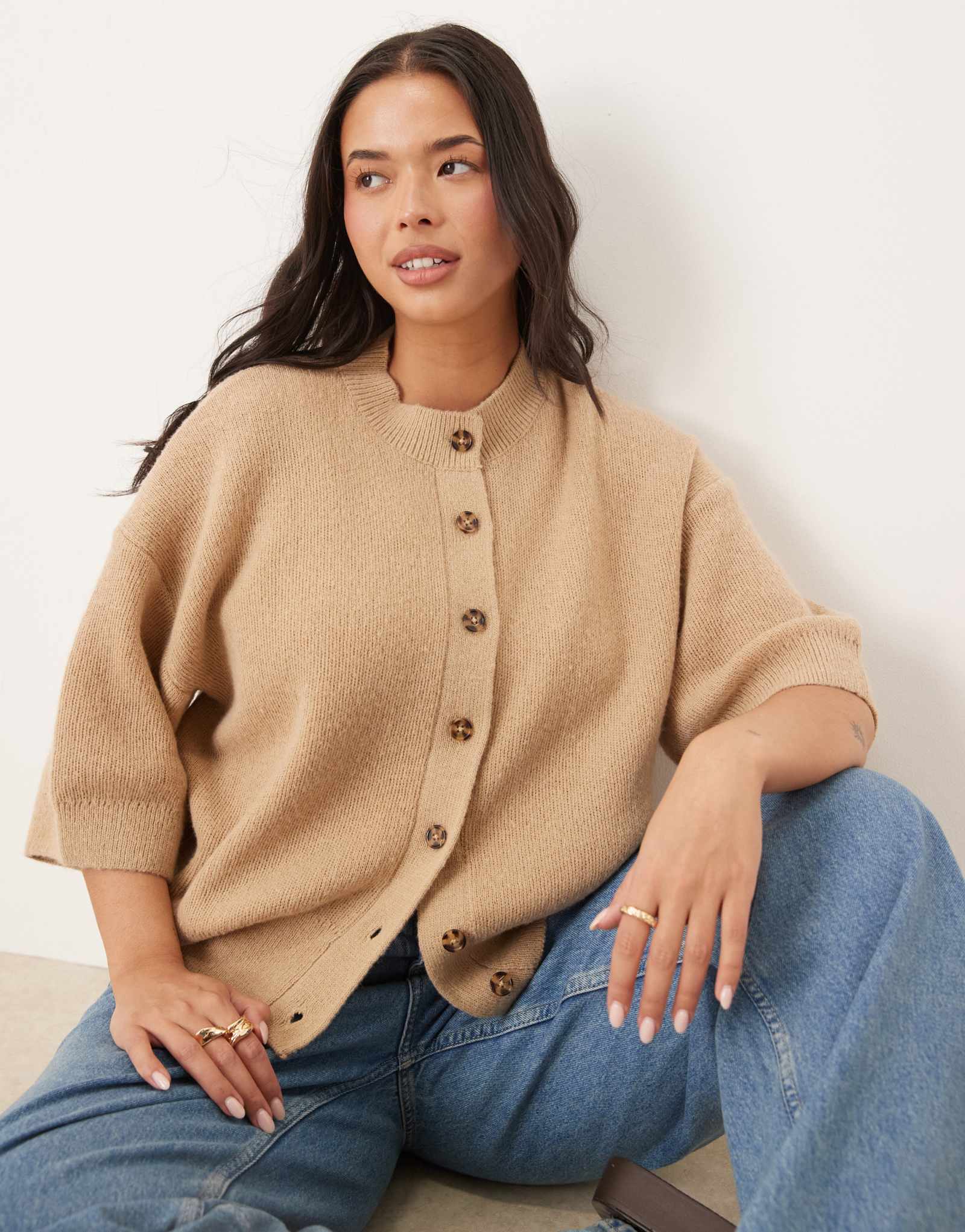 Вязаный кардиган в рубчик с коротким рукавом ASOS DESIGN Curve из камня в рубчик