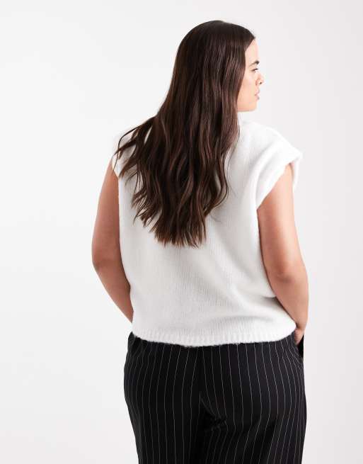 ASOS DESIGN Curve knitted boxy shoulder detail tank top in cream, 4 of 4