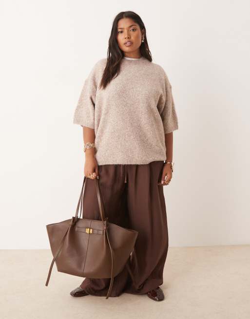 ASOS DESIGN Curve knitted crew neck fluffy t shirt jumper in mushroom, 2 of 4