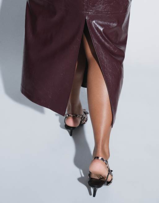 ASOS DESIGN Curve kokerrok van imitatieleer met gladde tailleband in bordeauxrood, 5 van 5
