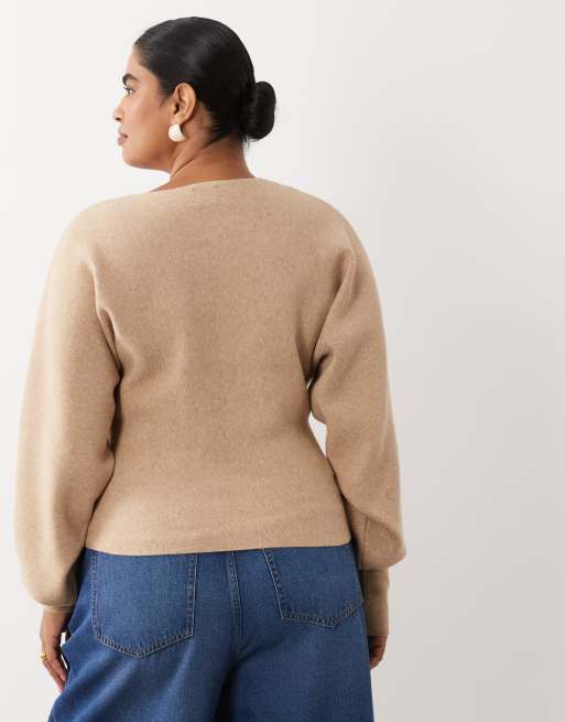 ASOS DESIGN Curve kompakter Batwing-Pullover in Camel, 4 von 4