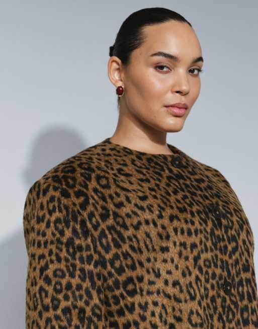 ASOS DESIGN Curve kort formel jakke uden krave i pony skin, 3 af 4
