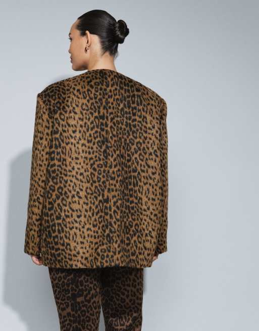 ASOS DESIGN Curve kort formel jakke uden krave i pony skin, 4 af 4