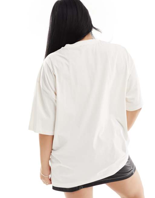 ASOS DESIGN Curve – Krämvit t-shirt i oversize med licenserat Lana Del Ray-tryck, 4 av 4