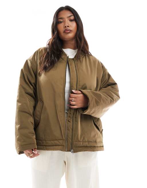 ASOS DESIGN Curve – Kurtka bomberka w kolorze khaki z kieszenią MA1, 2 z 4