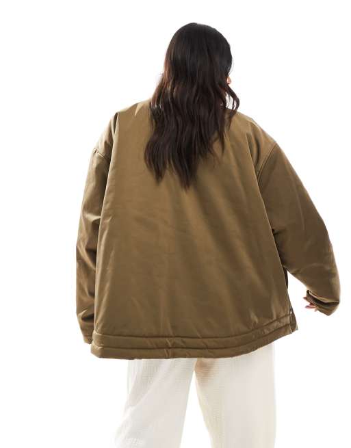 ASOS DESIGN Curve – Kurtka bomberka w kolorze khaki z kieszenią MA1, 3 z 4