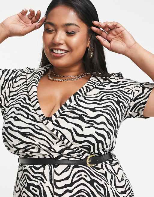 ASOS DESIGN Curve – Kurzärmliges Midi-Wickelkleid mit Gürtel und Zebramuster in Schwarzweiß , 3 von 4