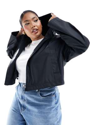 ASOS DESIGN Curve - Kurze Regenjacke in Schwarz mit Kapuze