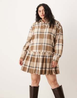 ASOS DESIGN Curve - Kurzes Hemdblusenkleid in Hellbraun mit tiefer Taille und farblich abgestimmtem Karomuster-Bunt