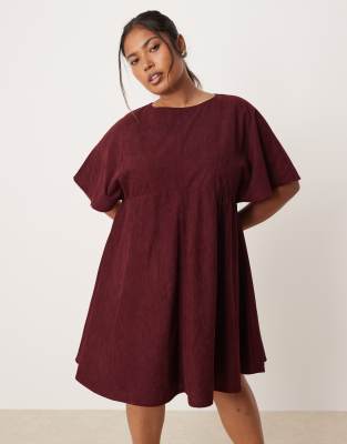 ASOS DESIGN Curve - Kurzes T-Shirt-Kleid aus Cord in Pflaume mit Ziernähten-Rot
