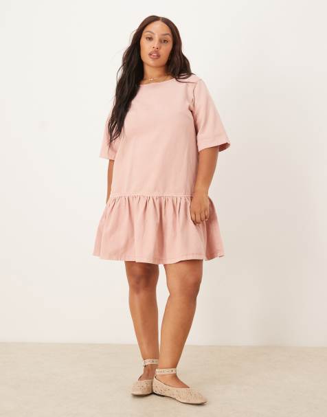 ASOS DESIGN Curve – Kurzes T-Shirt-Kleid aus rosa Denim mit tiefer Taille - view 1