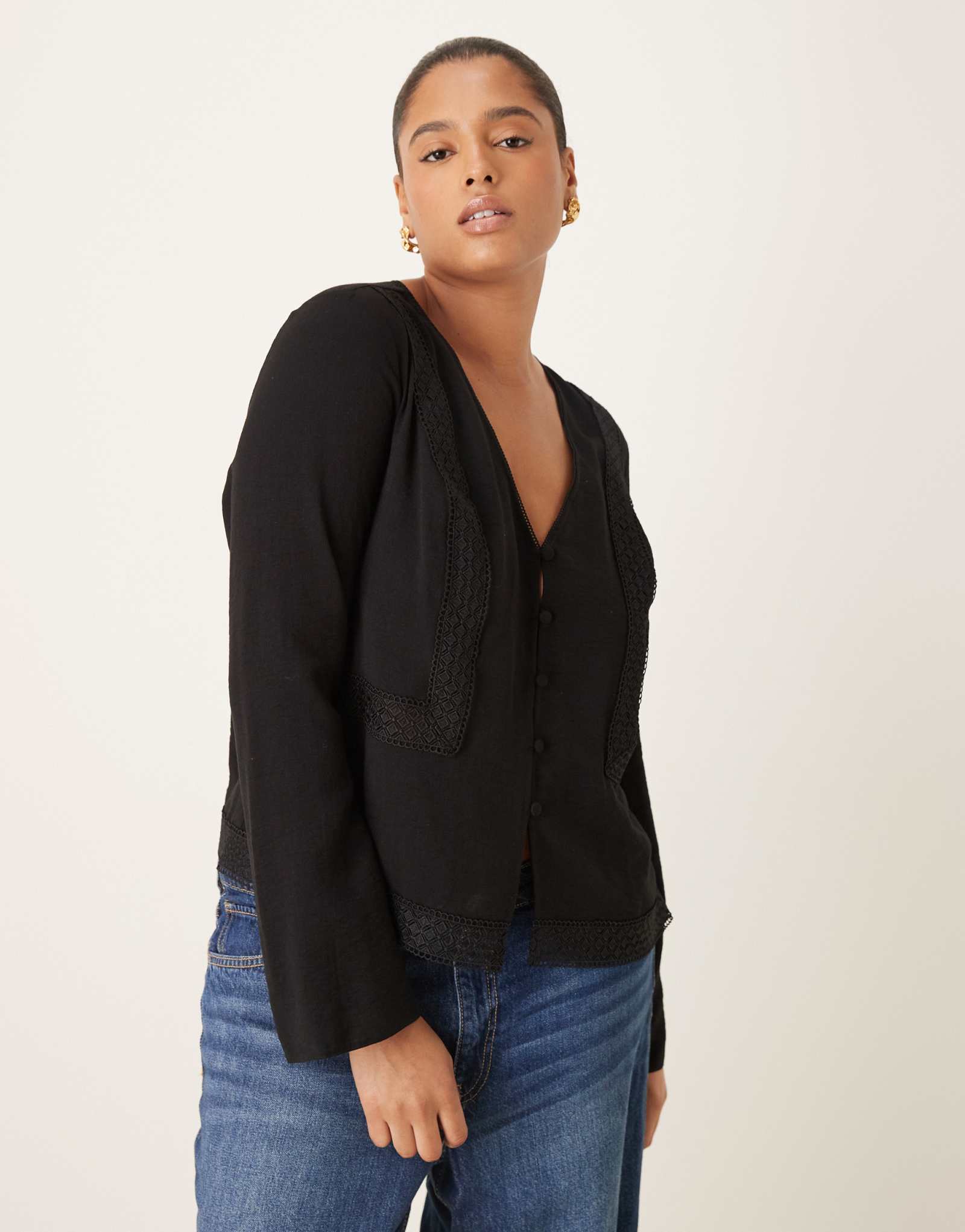 Черный топ с длинными рукавами и кружевной отделкой ASOS DESIGN Curve