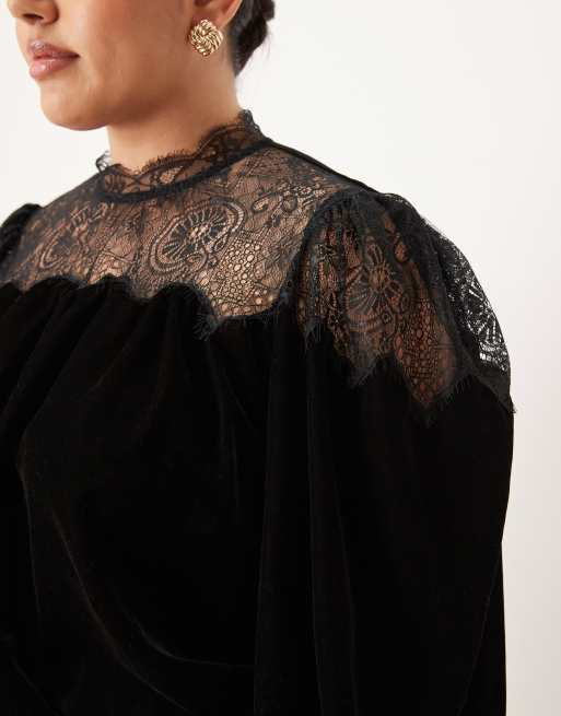 ASOS DESIGN Curve – Langärmlige, hochgeschlossene Bluse aus Samt-Spitzen-Mix in Schwarz, 2 von 4