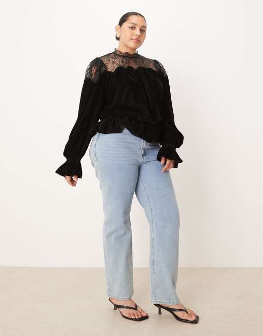 ASOS DESIGN Curve – Langärmlige, hochgeschlossene Bluse aus Samt-Spitzen-Mix in Schwarz, 3 von 4