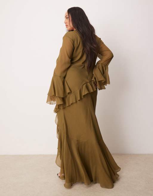 ASOS DESIGN Curve – Langärmliges, gerüschtes Maxikleid in Grün mit V-Ausschnitt und Rückenausschnitt, 4 von 4
