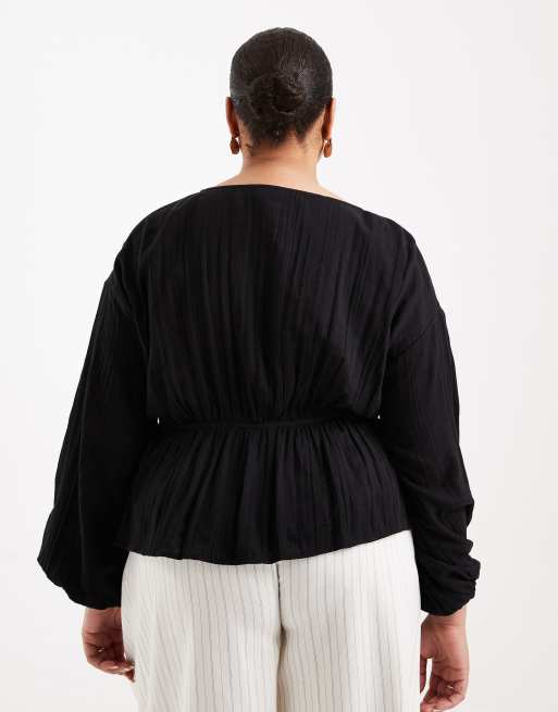 ASOS DESIGN Curve – Langärmliges, gesmoktes Oberteil in Schwarz mit Knöpfen vorne, 2 von 4