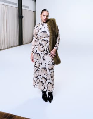 ASOS DESIGN Curve - Langärmliges, hochgeschlossenes Midikleid aus Netzstoff mit Animal-Print-Bunt