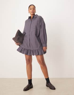 ASOS DESIGN Curve - Langärmliges, kariertes Mini-Hemdblusenkleid in Braun und Marineblau mit Rüschensaum-Bunt