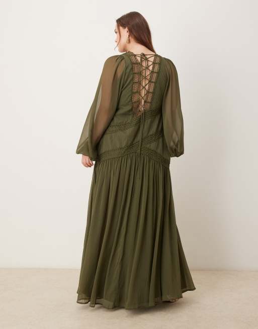 ASOS DESIGN Curve – Langärmliges Maxikleid in Khaki mit asymmetrischem Ausschnitt und Spitzenbesatz, 3 von 4