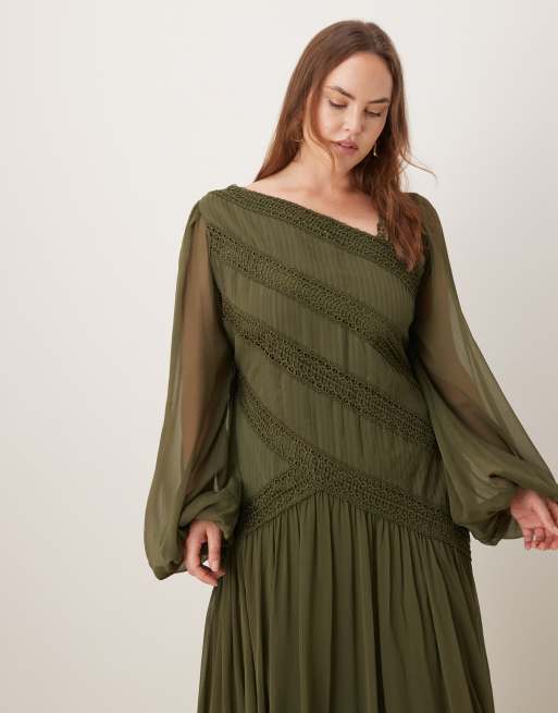 ASOS DESIGN Curve – Langärmliges Maxikleid in Khaki mit asymmetrischem Ausschnitt und Spitzenbesatz, 4 von 4
