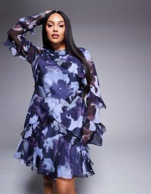 ASOS DESIGN Curve - Langärmliges Minikleid in Blau mit Print, Rüschen und unverarbeitetem Saum-Bunt