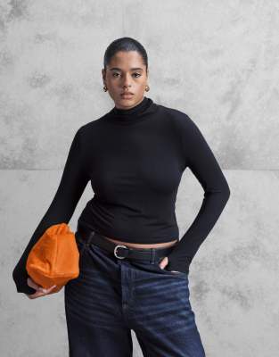 ASOS DESIGN Curve - Langärmliges Oberteil in halbtransparentem Schwarz mit Stehkragen