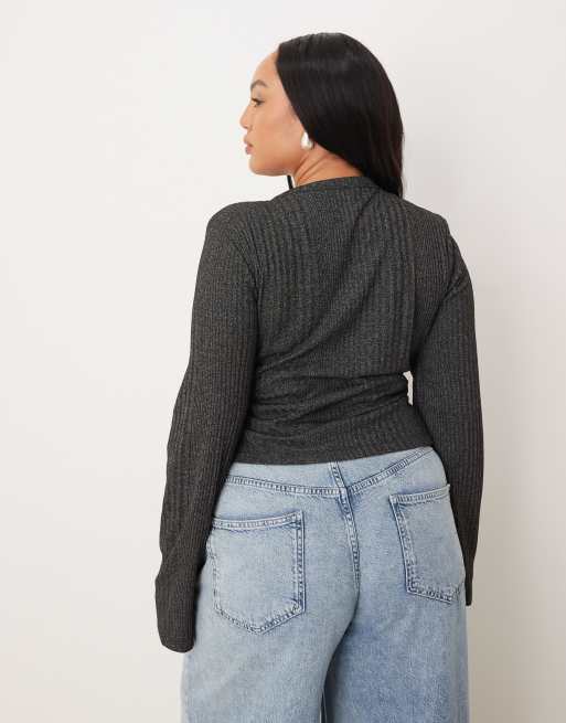 ASOS DESIGN Curve – Langärmliges Oberteil in meliertem Anthrazit mit geripptem Detail und Knopfleiste, 4 von 4