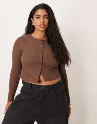ASOS DESIGN Curve - Langärmliges Oberteil in Schokobraun mit durchgehender Knopfleiste und Strukturmuster-Brown