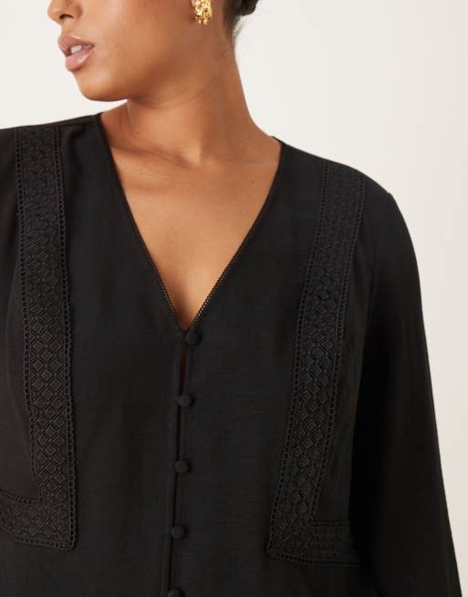 ASOS DESIGN Curve – Langärmliges Oberteil in Schwarz mit tiefem Ausschnitt und Spitzenbesatz, 4 von 4