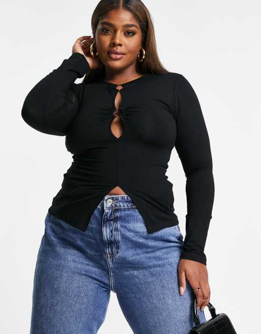ASOS DESIGN Curve – Langärmliges Oberteil in Schwarz mit Zierausschnitt und Metallring, 3 von 4