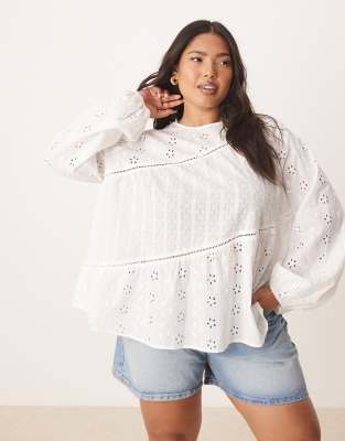 ASOS DESIGN Curve - Langärmliges Oberteil in Weiß mit verschiedenen Lochstickereien und voluminösen Ärmeln-Neutral