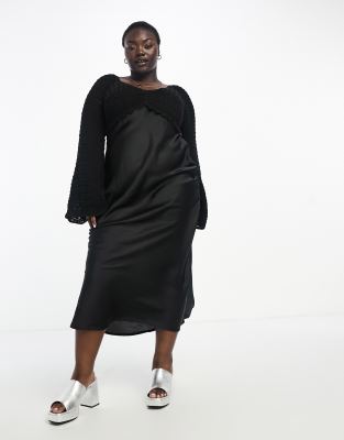 ASOS DESIGN Curve - Langärmliges Satin-Maxikleid in Schwarz mit gehäkeltem Oberteil