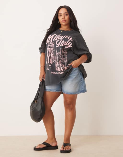 ASOS DESIGN Curve – Langärmliges Skater-Shirt in Anthrazit mit „Milano“-Grafikprint und Oversize-Passform, 2 von 4