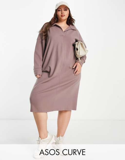 ASOS DESIGN Curve – Langärmliges, superweiches Midi-Pulloverkleid in Taupe mit Polokragen