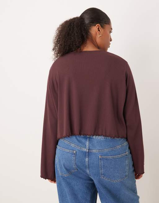 ASOS DESIGN Curve – Langärmliges T-Shirt in Fudge mit Wellensaum, 4 von 4