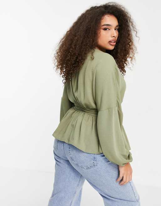 ASOS DESIGN Curve – Langärmliges, voluminöses Kimonooberteil in Khaki mit Wickeldetail vorne, 2 von 4