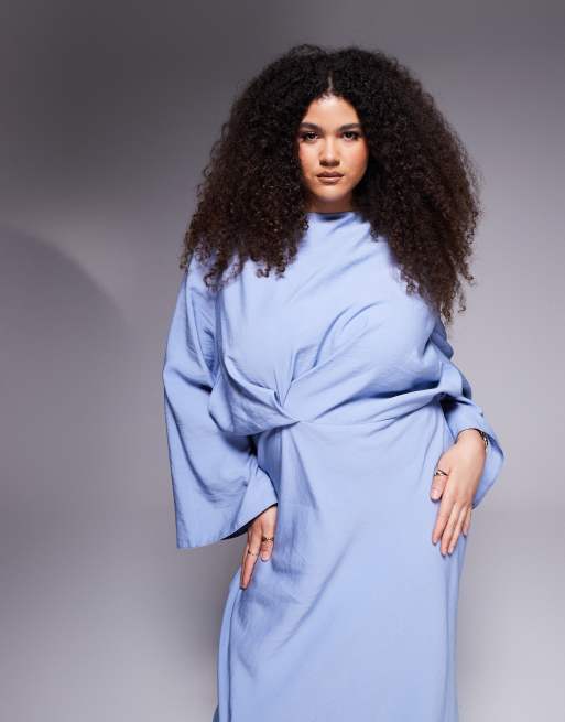 ASOS DESIGN Curve - Langærmet blå maxikjole i satin med indsyet talje og skråsnit, 2 af 4