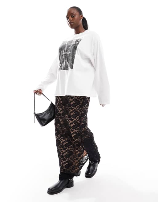 ASOS DESIGN Curve - Langærmet cremehvid skater-top med grafisk patchwork-design og 'Switzerland'-print, 4 af 4