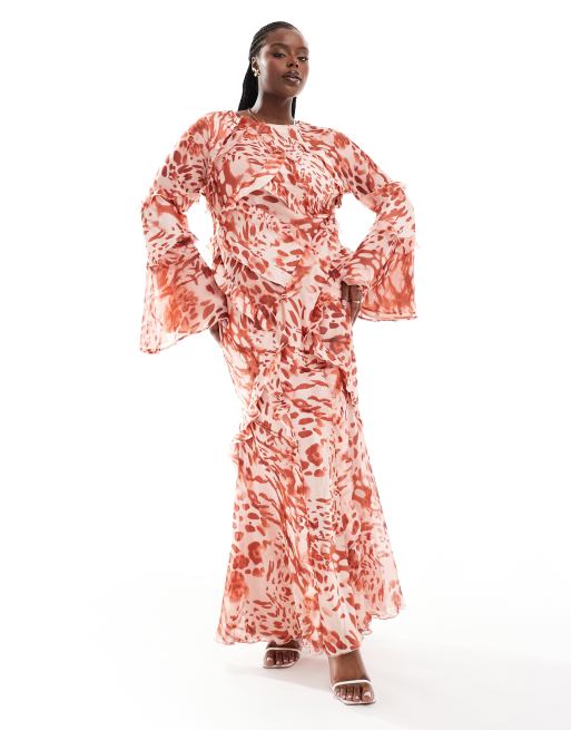 ASOS DESIGN Curve - Langærmet maxikjole med flæser og rødt dyreprint i satin- og chiffonblanding