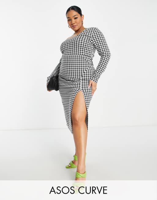 ASOS DESIGN Curve - Langærmet oneshoulder-midikjole med slids i sorte og hvide pepitatern