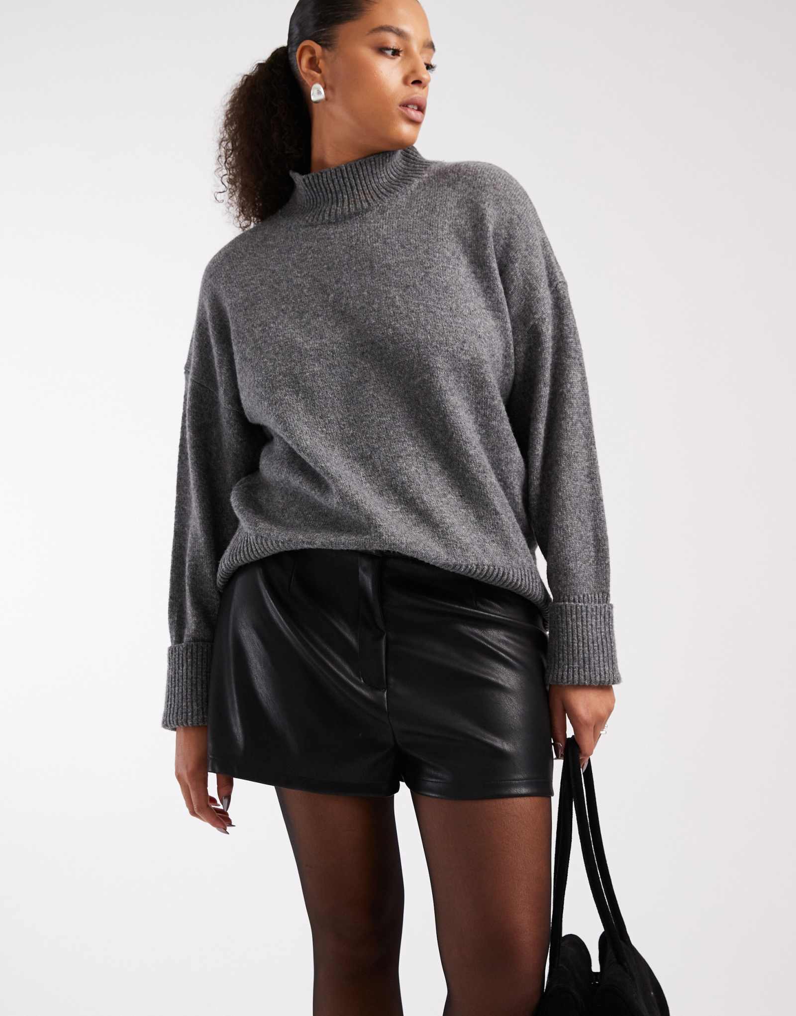 Черные шорты ASOS DESIGN Curve из натуральной кожи, сшитые на заказ